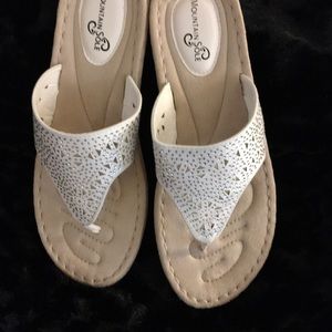 Mountain Sole size 10 white & silver sandals